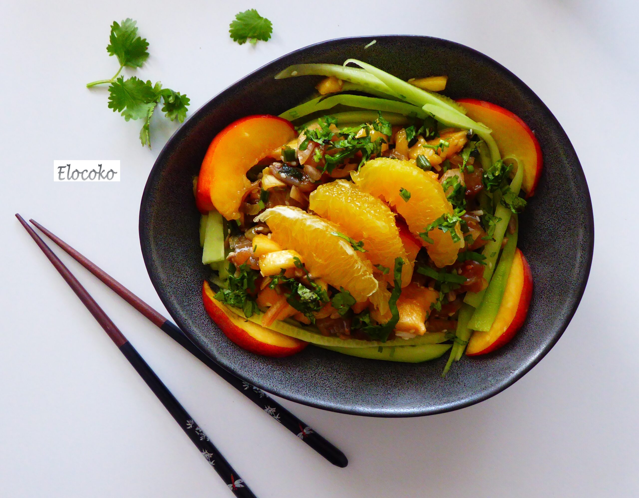 poke bowl de cabillaud, concombre et nectarine