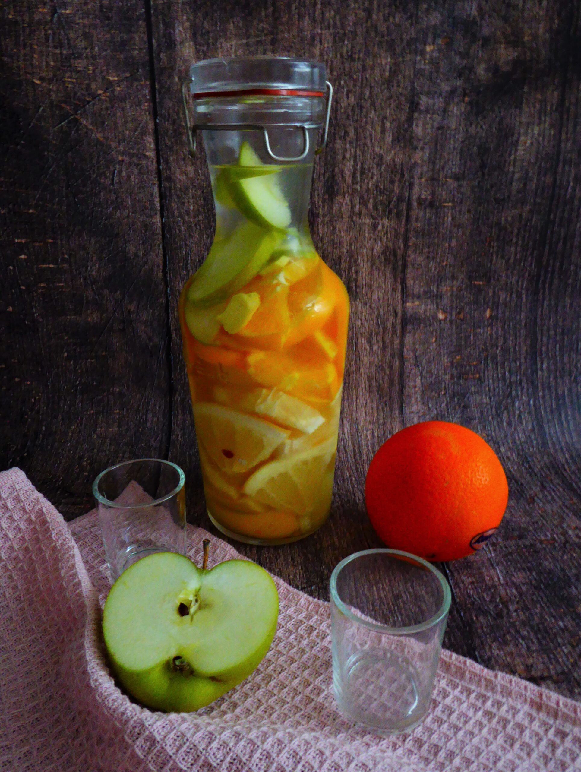 eau detox pamplemousse, pomme, orange