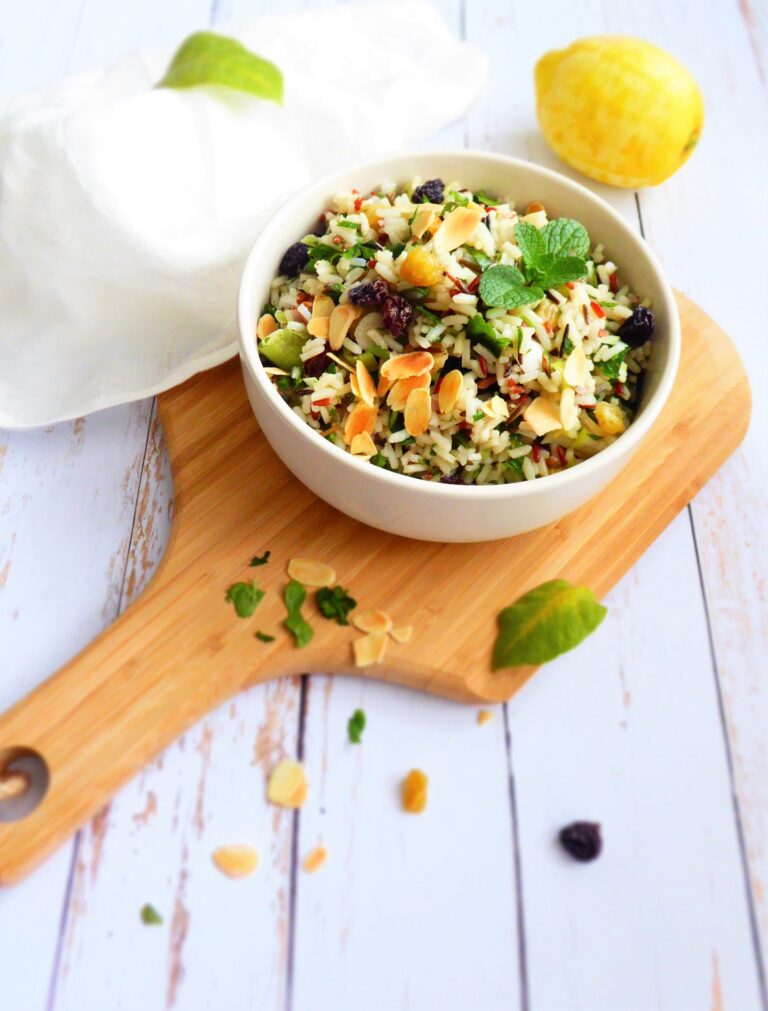 Salade de riz, amandes et raisins secs