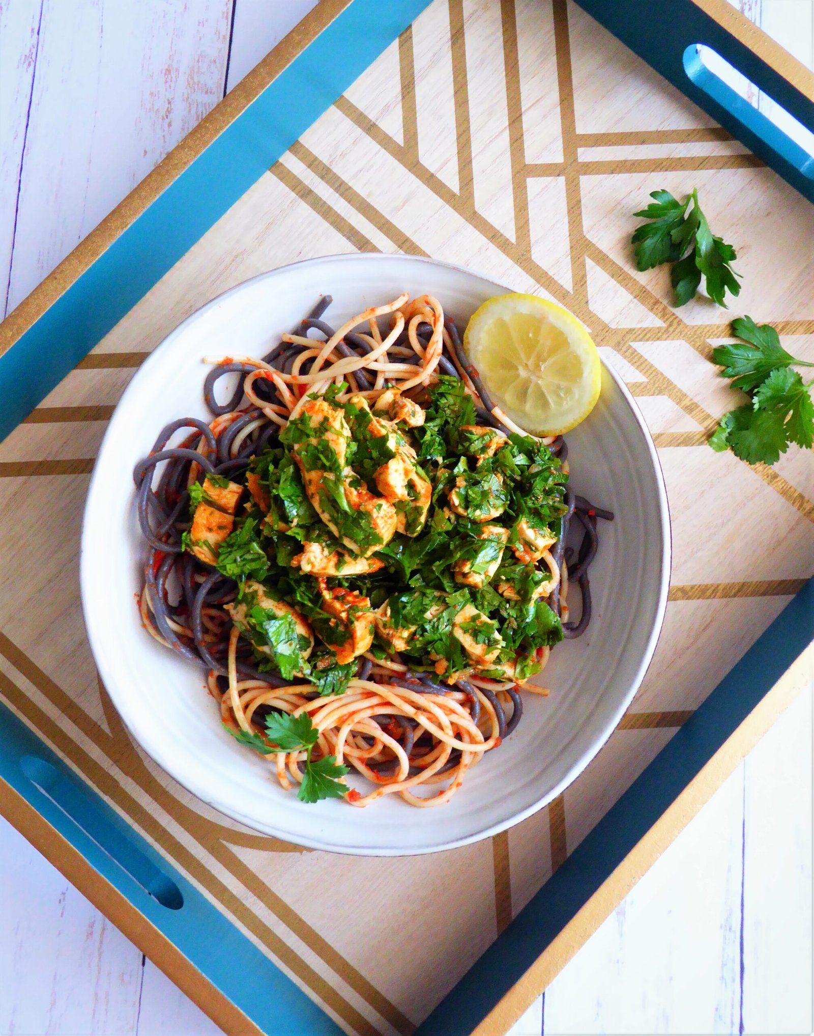 spaghettis multicolores et poulet façon chermoula